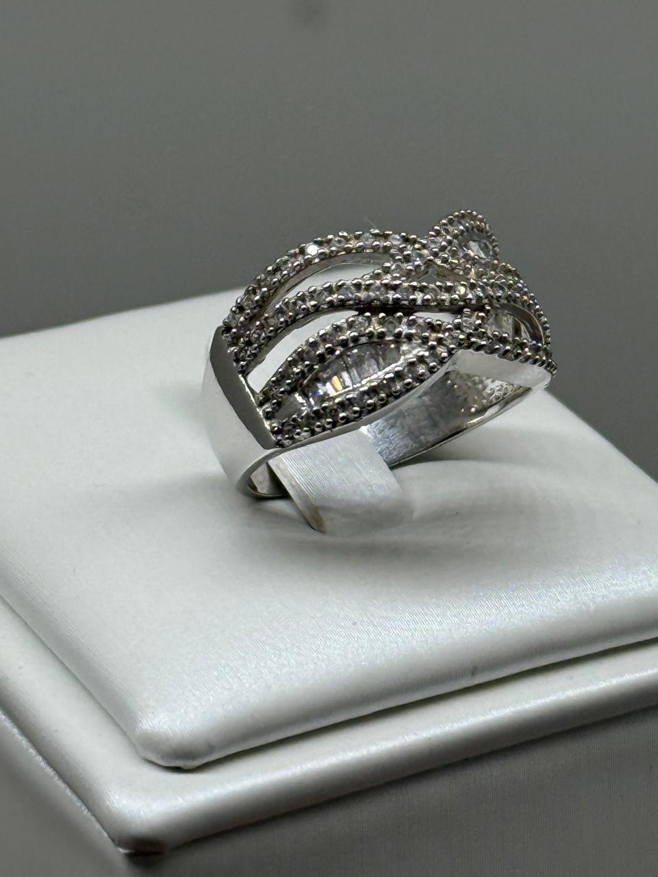 ANILLO ORO BLANCO 18K T8 6.9G